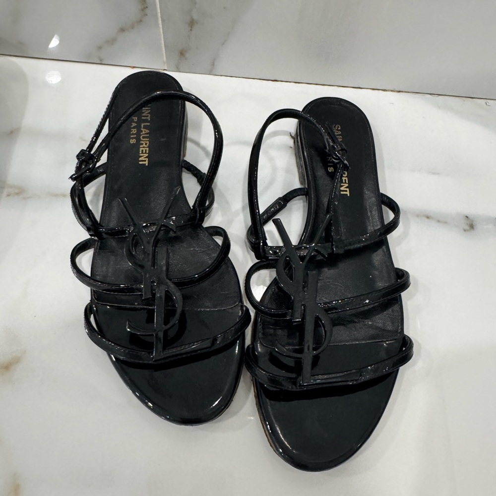 ✨ Saint Laurent Paris YSL Logo Patent Leather Sandals – Retail $1,200 ✨ - Picture 8 of 8